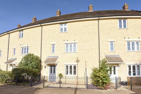 4 bedroom terraced house to rent, Bluebell Way, Carterton OX18