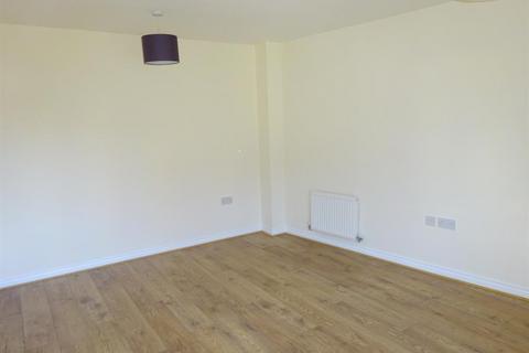 4 bedroom terraced house to rent, Bluebell Way, Carterton OX18