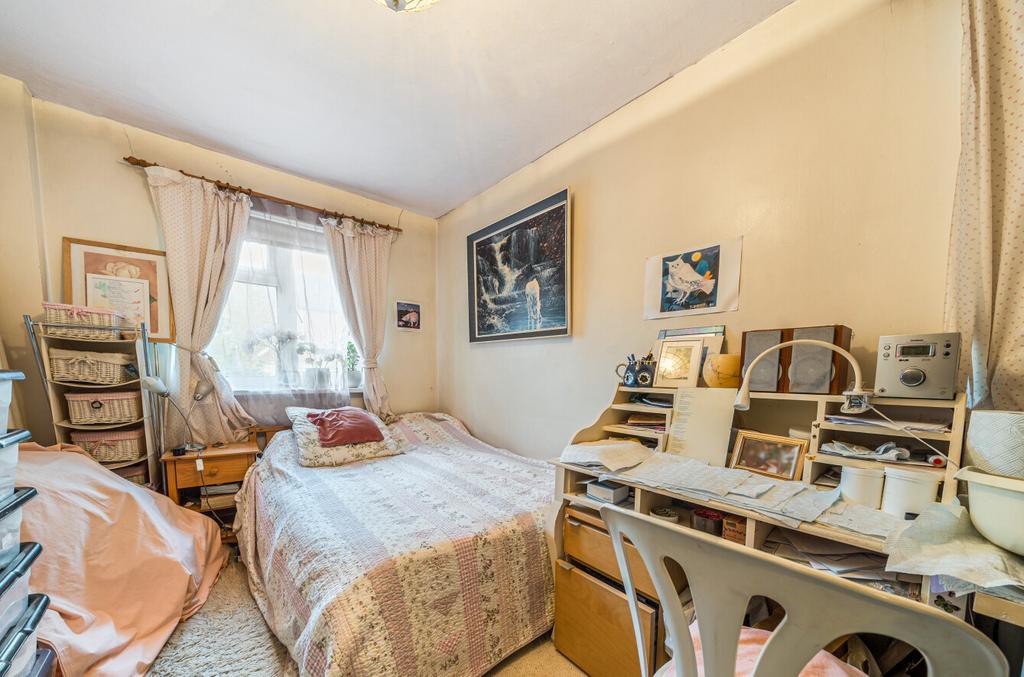 1369684-18-68f8a9...