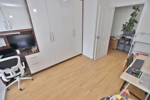 2 bedroom apartment for sale, Honour Gardens, Dagenham, RM8