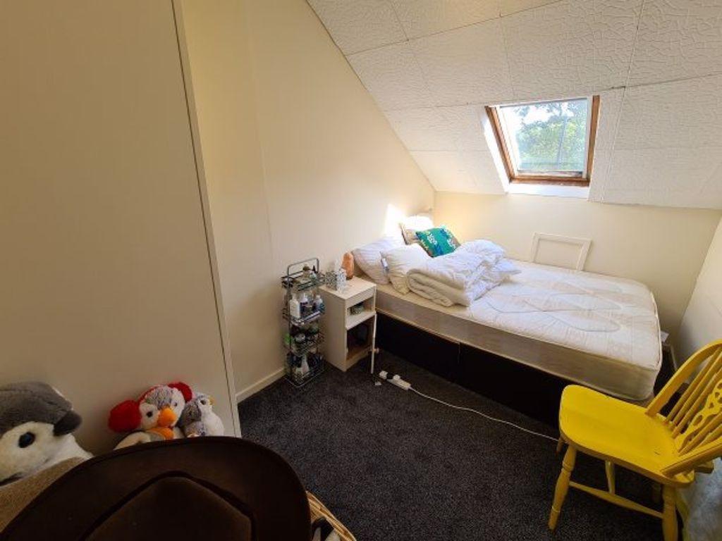 Cozy single bedroom featuring a comfortable bed...