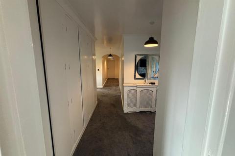 3 bedroom bungalow to rent, Yew Tree Road, Huddersfield, HD2