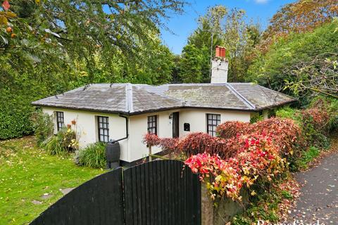 3 bedroom detached house for sale, Paradise Road, Writtle, CM1