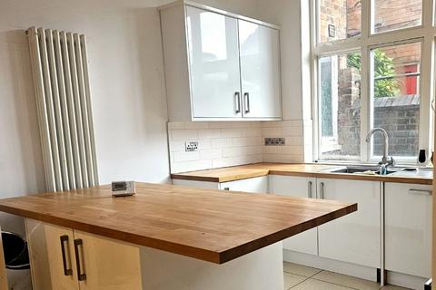 2 bedroom ground floor flat to rent, 6 Barrack Lane, Nottingham NG7