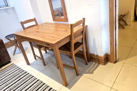 2 bedroom ground floor flat to rent, 6 Barrack Lane, Nottingham NG7