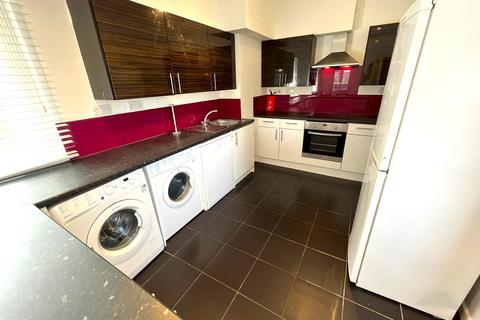 4 bedroom flat to rent, The Hollies, Third Avenue, Nottingham NG7