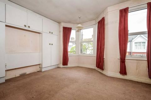 121 Eswyn Road, London, SW17 8TW