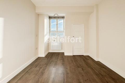 2 bedroom apartment to rent, Court Road, London SE9