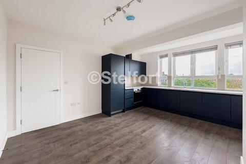 2 bedroom apartment to rent, Court Road, London SE9