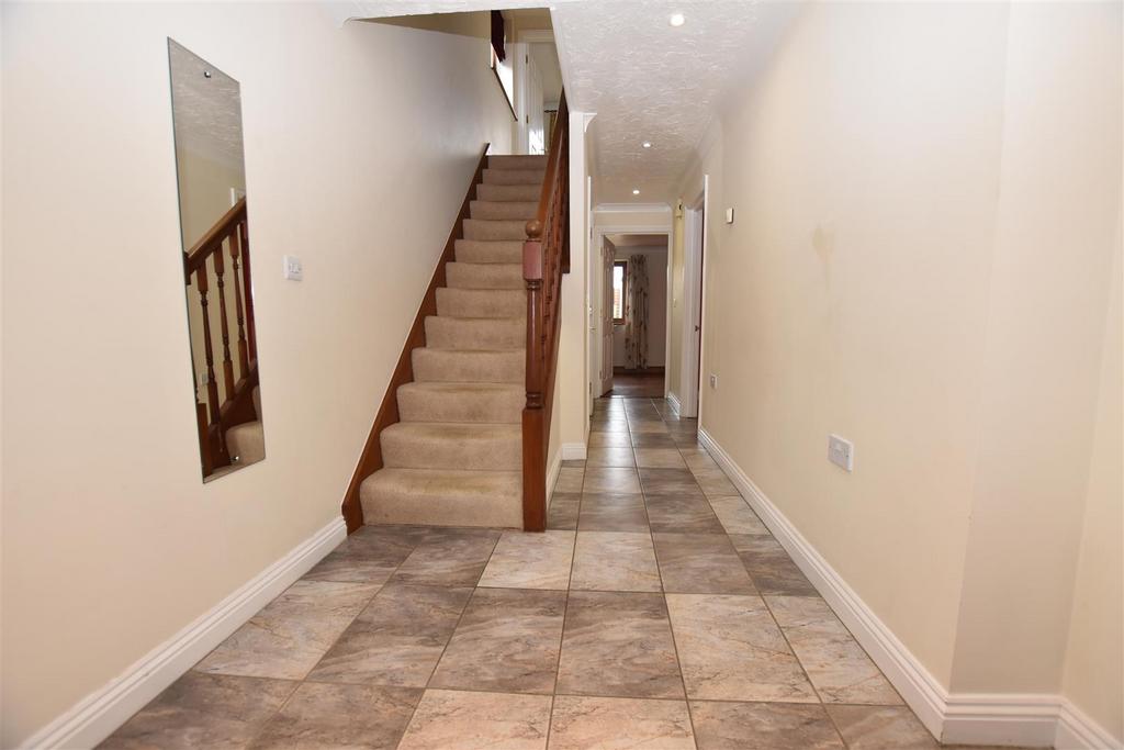 Entrance hall.JPG