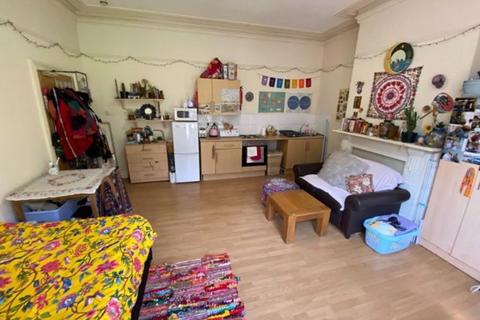 1 bedroom flat to rent, Hyde Park Road, Leeds LS6