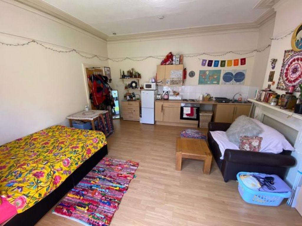 A cozy and colorful single bedroom featuring a ...