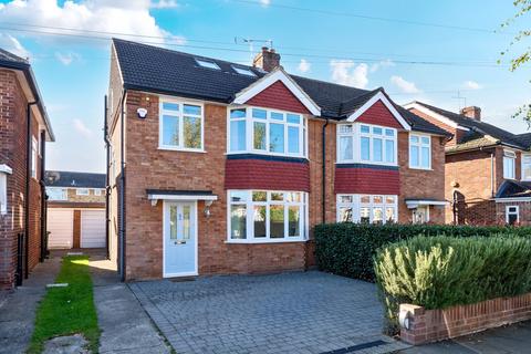 Gaston Way, Shepperton, TW17
