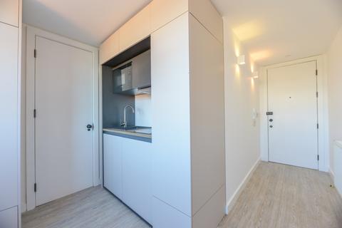 Studio to rent, Harrow HA1
