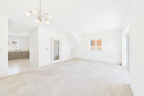 4 Bingham Drive, Wokingham, RG40 5AU