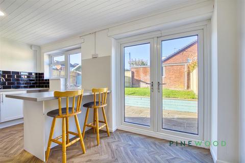 3 bedroom detached house to rent, Norfolk Avenue, Chesterfield S42