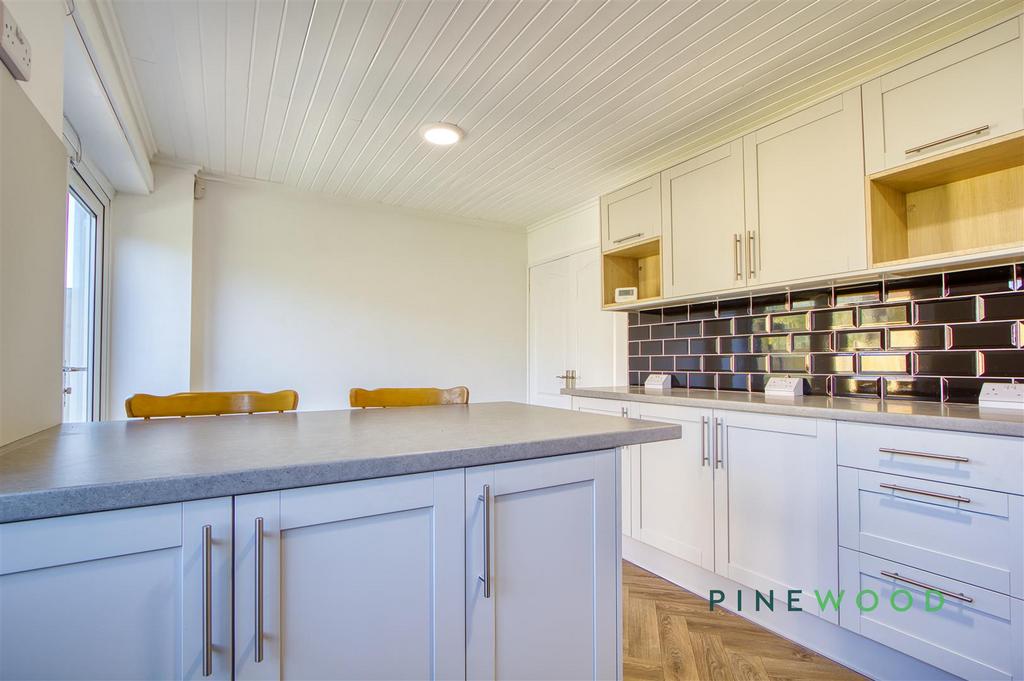 Breakfast kitchen/dining room