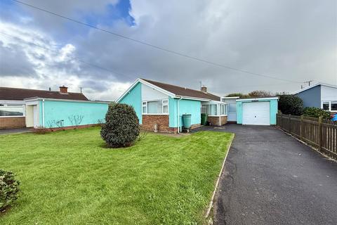 3 bedroom detached bungalow for sale, James Close, Llanon