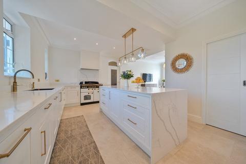 75 Downs Hill, Beckenham, BR3 5HD