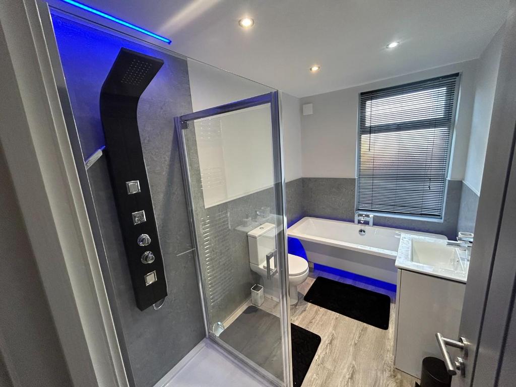 HOUSE BATHROOM.jpg