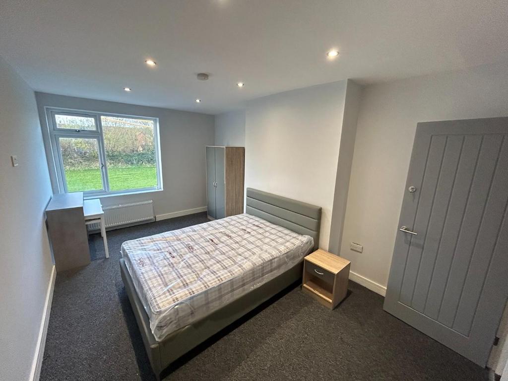 HOUSE BEDROOM.jpg