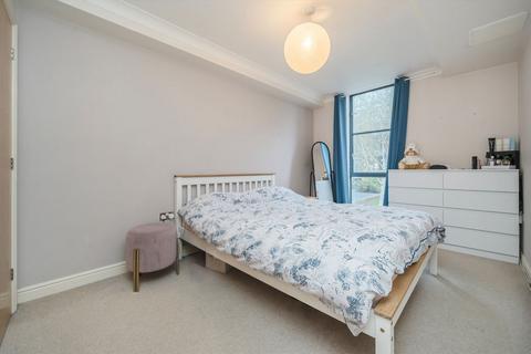 undefined, Ferry Lane, Brentford TW8