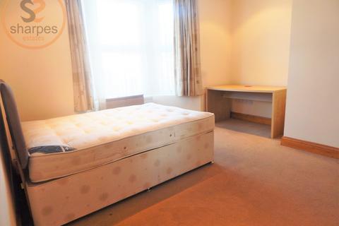 undefined, Front double room Robinson Road, London
