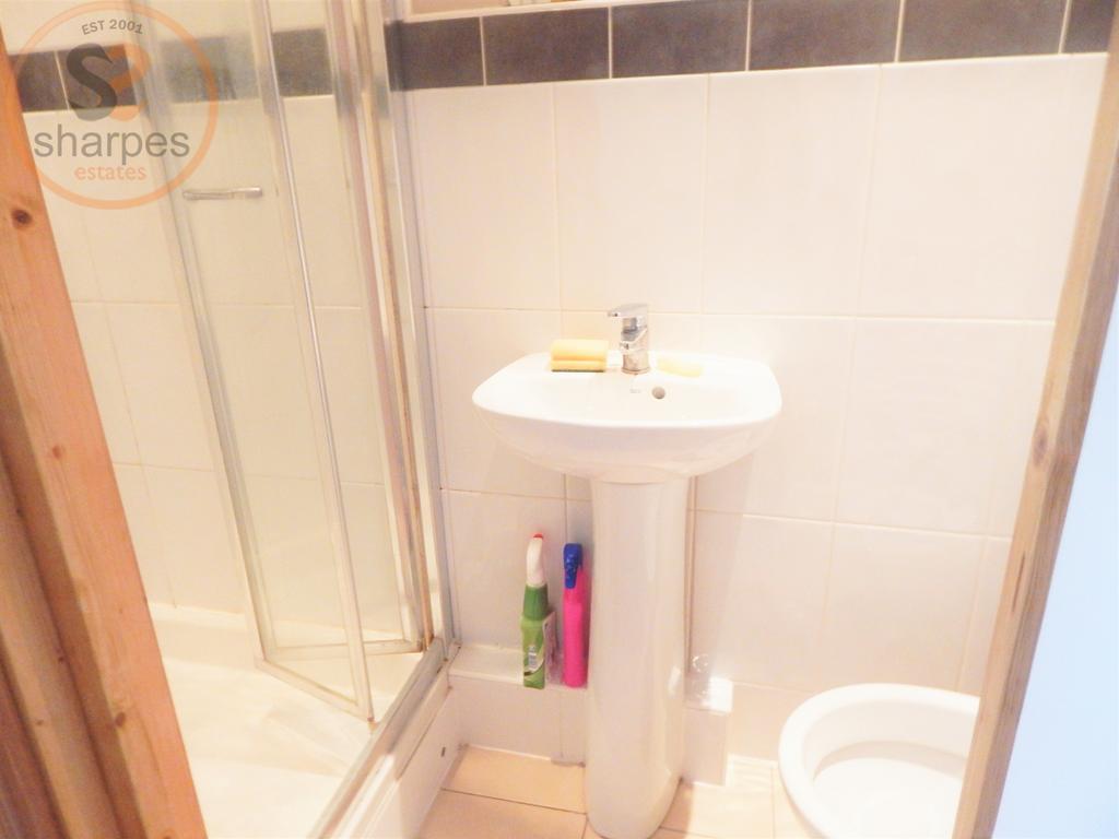 4.En-Suite.JPG