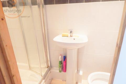undefined, Front double room Robinson Road, London
