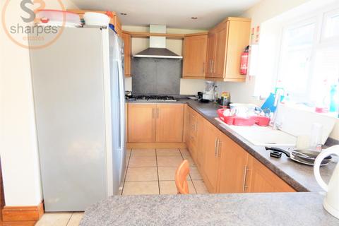 undefined, Front double room Robinson Road, London