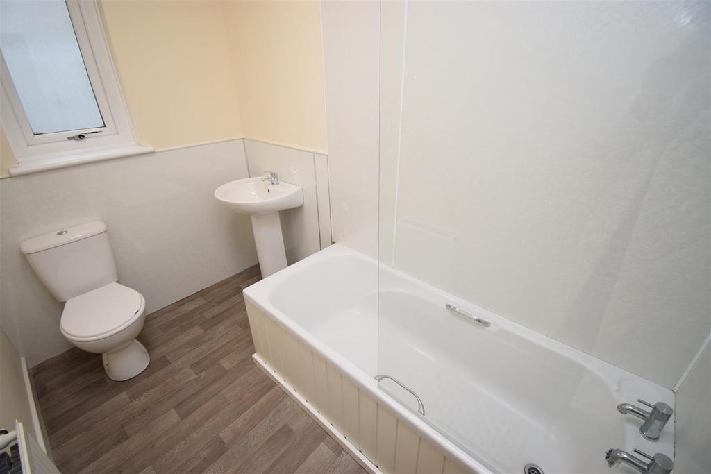 Bathroom (2).jpg