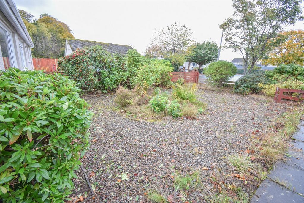 FRONT GARDEN-2.jpg