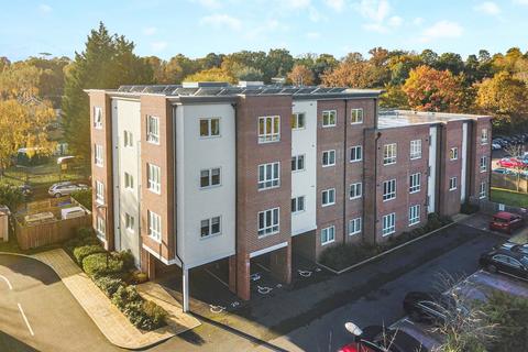 1 bedroom flat for sale, Waterloo Court, Walton-On-Thames, KT12