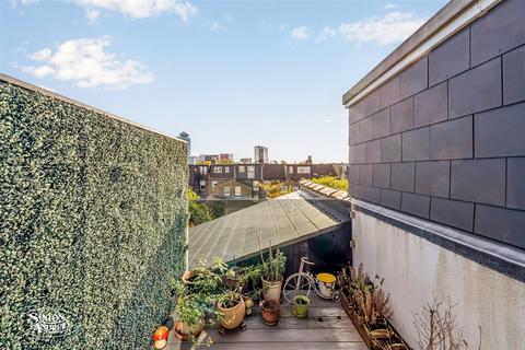 2 bedroom apartment for sale, Darwin Road, South Ealing