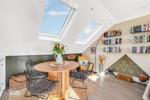 2 bedroom apartment for sale, Darwin Road, South Ealing