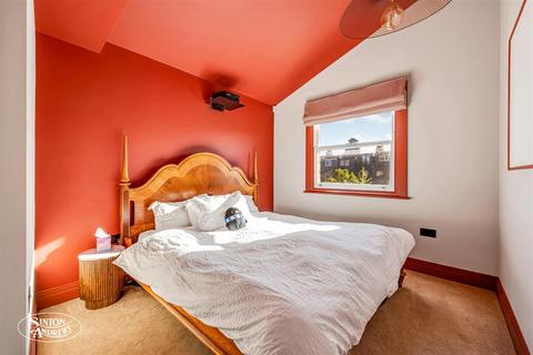 90a Darwin Road, London, W5 4BH