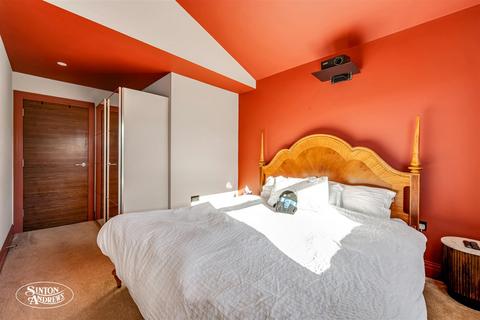 90a Darwin Road, London, W5 4BH