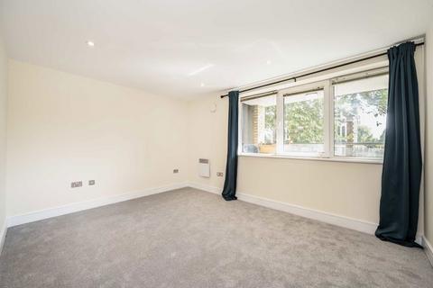 undefined, Chiswick High Road, London W4