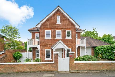 5 bedroom detached house to rent, Lydford Road NW2