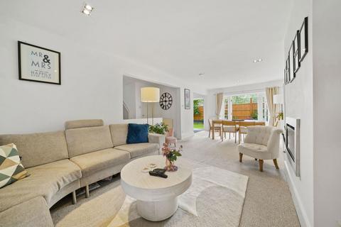 5 bedroom detached house to rent, Lydford Road NW2