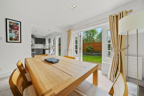 5 bedroom detached house to rent, Lydford Road NW2