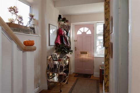 undefined, Meadow Way, Reigate