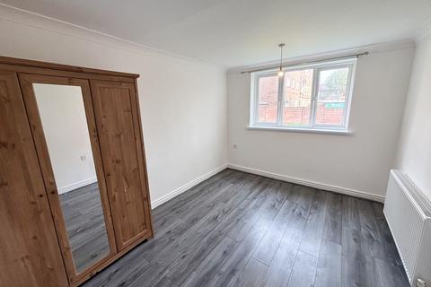 1 bedroom ground floor flat for sale, Landseer Avenue, London, E12