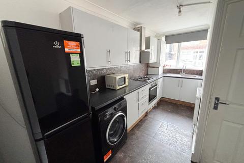 1 bedroom ground floor flat for sale, Landseer Avenue, London, E12