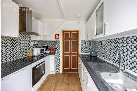 4 bedroom semi-detached house to rent, Widdicombe Way, Brighton