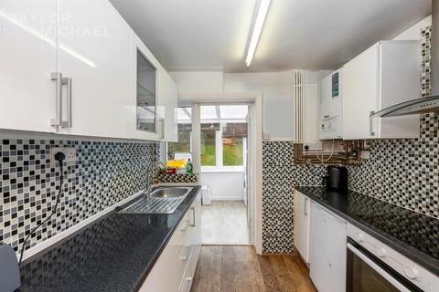 4 bedroom semi-detached house to rent, Widdicombe Way, Brighton