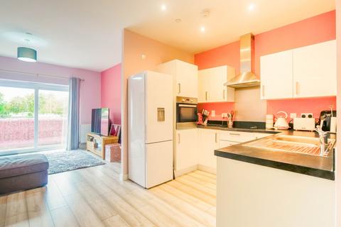1 bedroom flat for sale, Fairfax Drive, Westcliff-On-Sea SS0