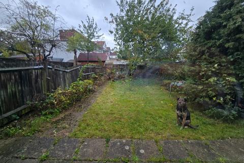 31 Renters Avenue, London, NW4 3QY