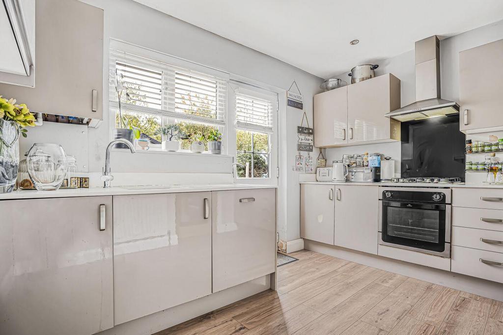 Kitchen (pic 2)