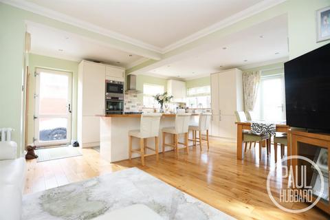 3 bedroom semi-detached house for sale, Gunton Drive, Gunton, Suffolk